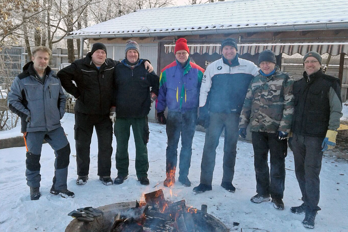 Wärmendes Feuer nach dem Abriss der alten Rampe am 21. Januar Rampe Abriss